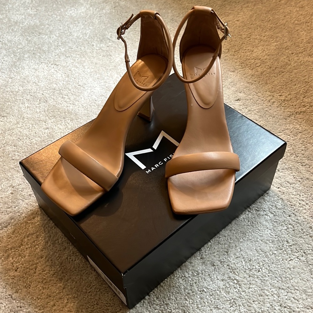 Marc Fisher Nude heels!